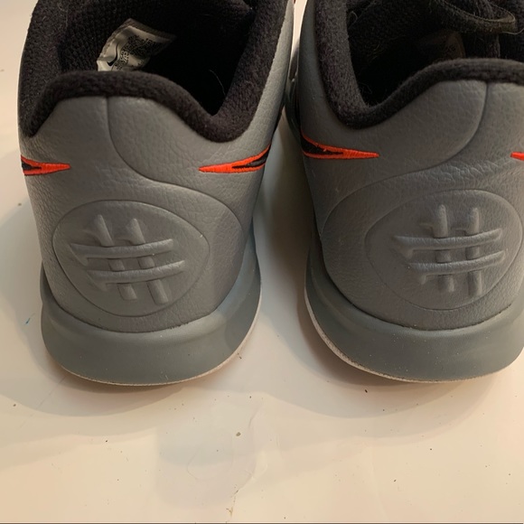 Nike Boys Flytrap Gray Basketball shoes-size 5 - Picture 12 of 16